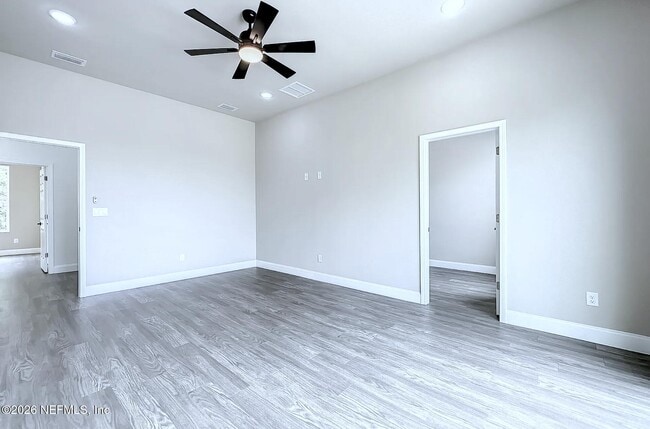 Building Photo - 5395 Heckscher Dr