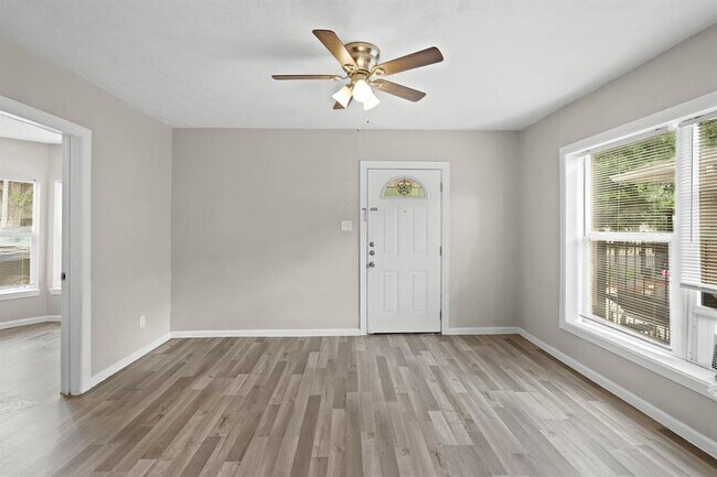 Building Photo - 523 Henke St