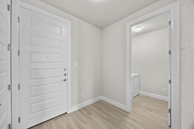 Building Photo - 213 Graver St