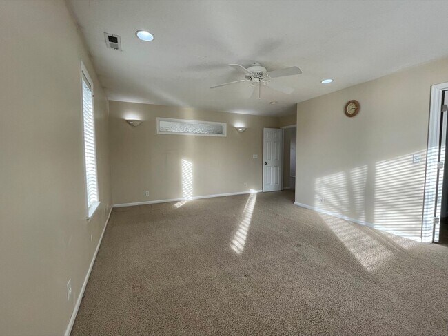 Building Photo - Spacious Midvale Townhome