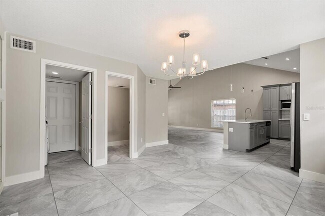Building Photo - 1509 Red Oak Ct