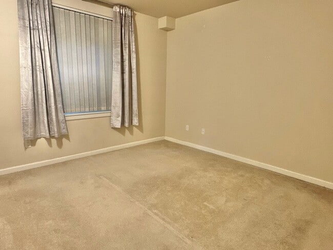 Building Photo - Beautiful 1 bed condo in the heart of Bell...