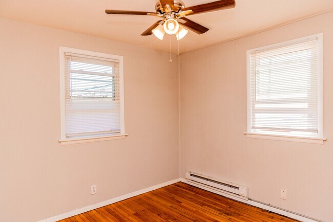 Building Photo - 1903 Grayland Ave