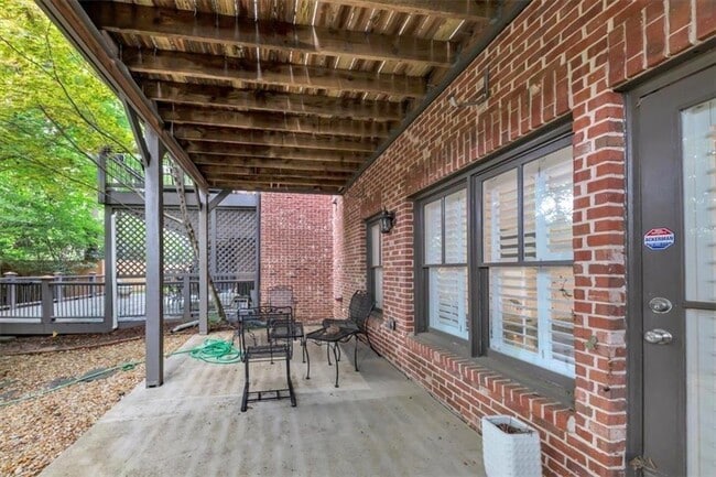 Building Photo - 4222 Rickenbacker Dr NE