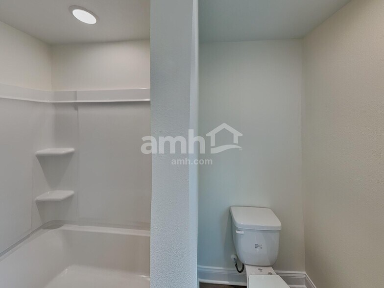 Building Photo - 5757 Oesterle Rd