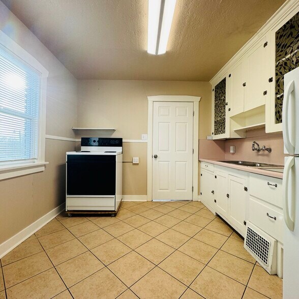 Building Photo - 732 S 900 E