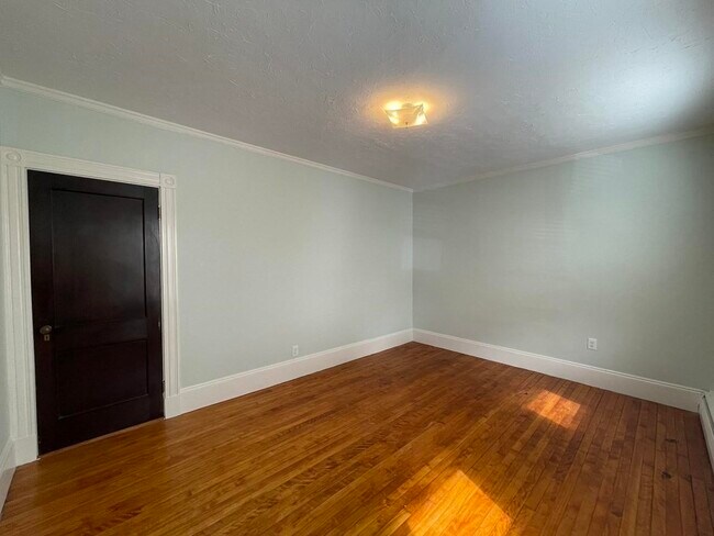 Building Photo - 6 Lexington St