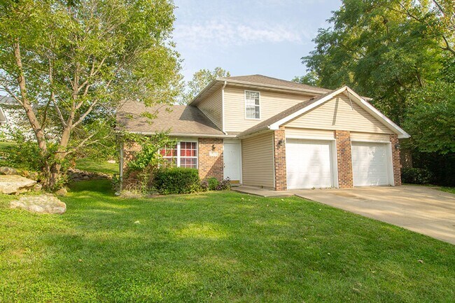 Primary Photo - Affordable 3 Bedroom Duplex