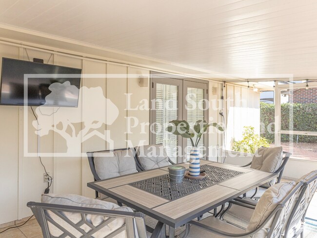 Building Photo - 327 Easton Dr