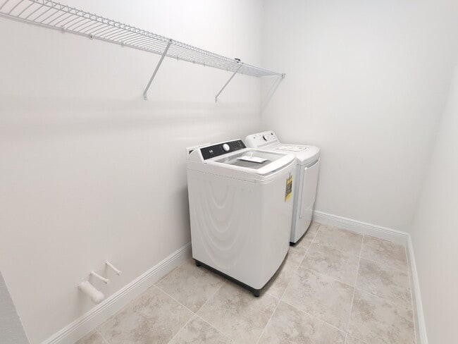 Building Photo - 8173 Sternway Rd