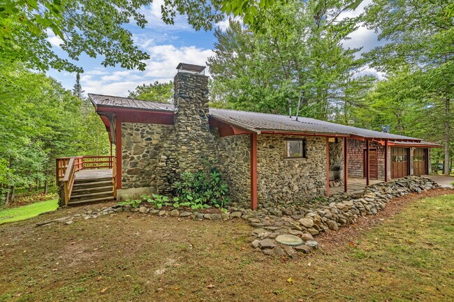 Building Photo - Mid-Century Cool Meets Maine Serenity Design. Privacy. Location. This one has it all.