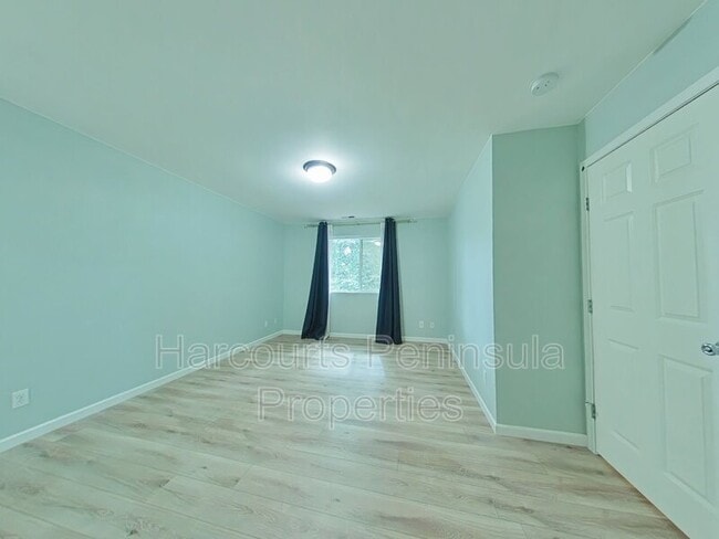 Building Photo - 6716 Takota Pl NE