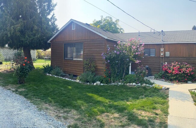Primary Photo - 523 N Markeson St