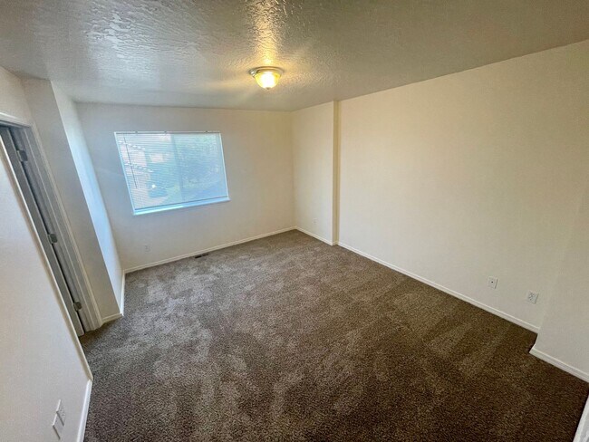 Building Photo - 3484 Vela Pl