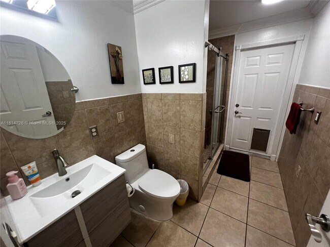 Building Photo - 15640 SW 16th Ct