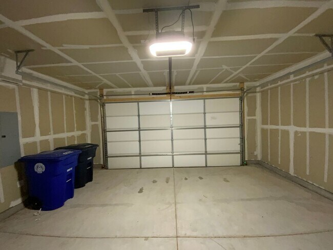 Building Photo - 3 Bedroom Single Story New Build in Mesa Del Sol Near Netflix Studios!