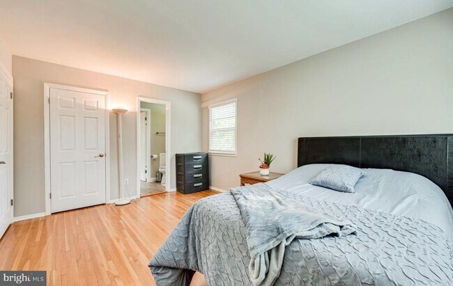 Building Photo - 4005 Lees Corner Rd