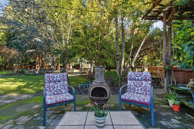 Building Photo - Charming 3-Bed / 2-Bath Retreat on Over an Acre in Sebastopol