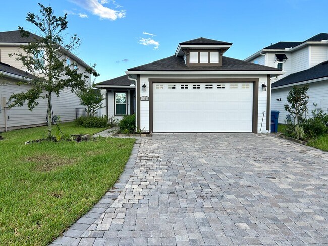 Primary Photo - 3/2 Single Family Haven in Silver Leaf Vil...