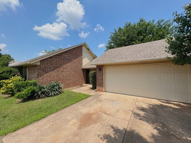 Building Photo - CHARMING 3 BED IN EDMOND!