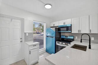 Building Photo - 1821 Middle River Dr