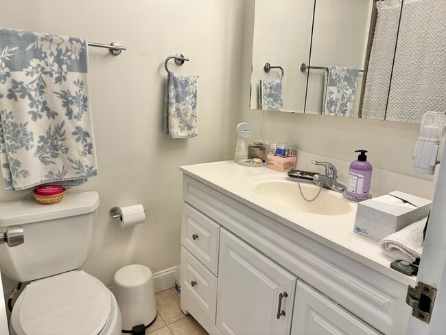 Building Photo - 2020 N Lincoln Park W