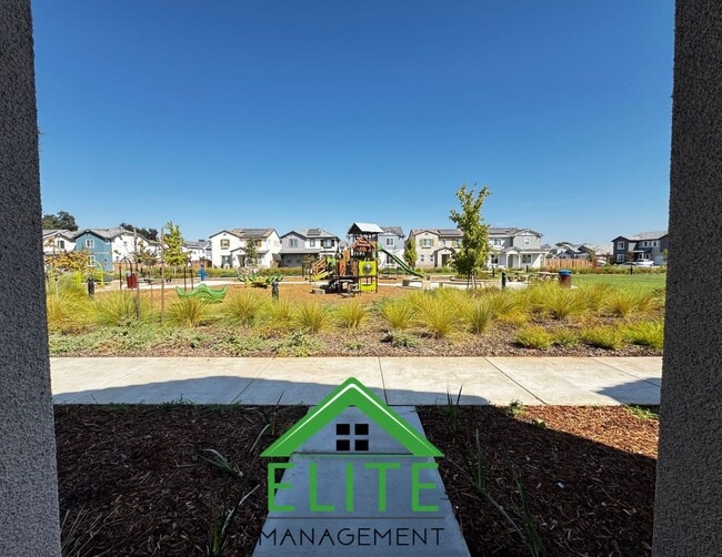 Building Photo - A Stunning Brand-New Home in a Prime Locat...