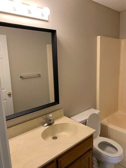 Building Photo - 507A Camellia Dr