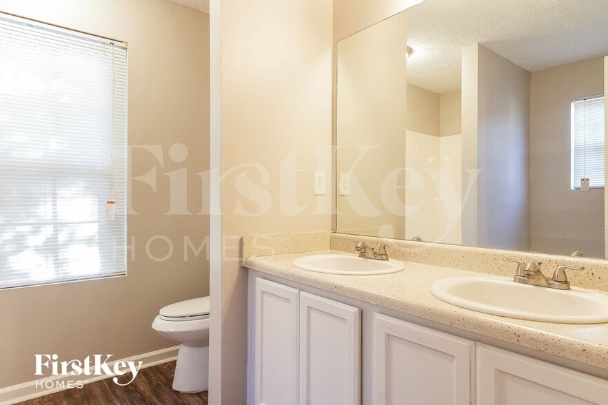 Building Photo - 10968 Big Sky Dr