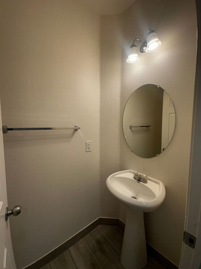 Building Photo - 3 Bedroom Home in the SW!