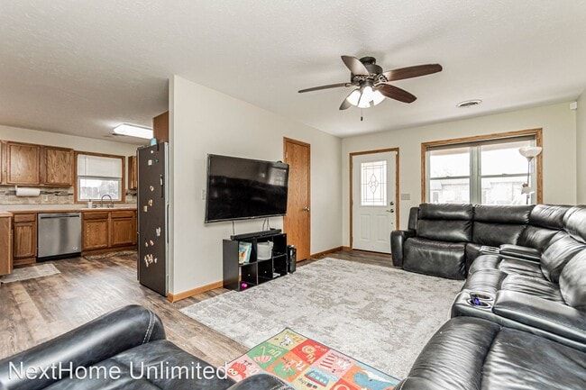 Building Photo - 3 br, 2 bath House - 120 W Spruce St