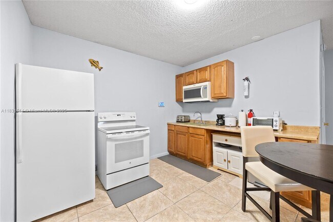 Building Photo - 600 NW 99th St