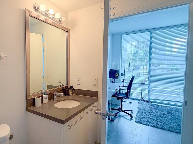 Building Photo - 90 SW 3rd St