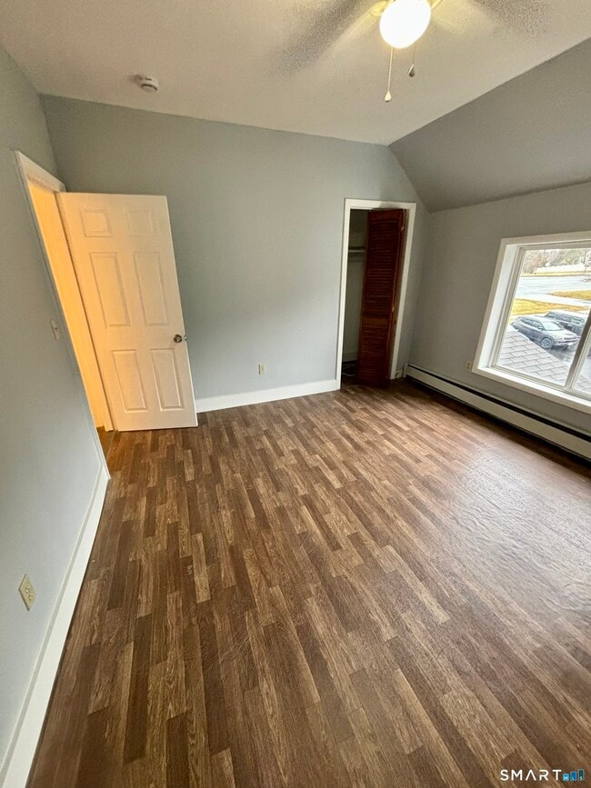 Building Photo - 411 Main St