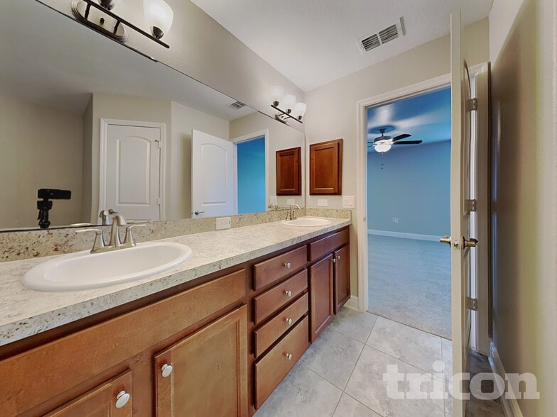 Building Photo - 2471 Twin Lake View Rd