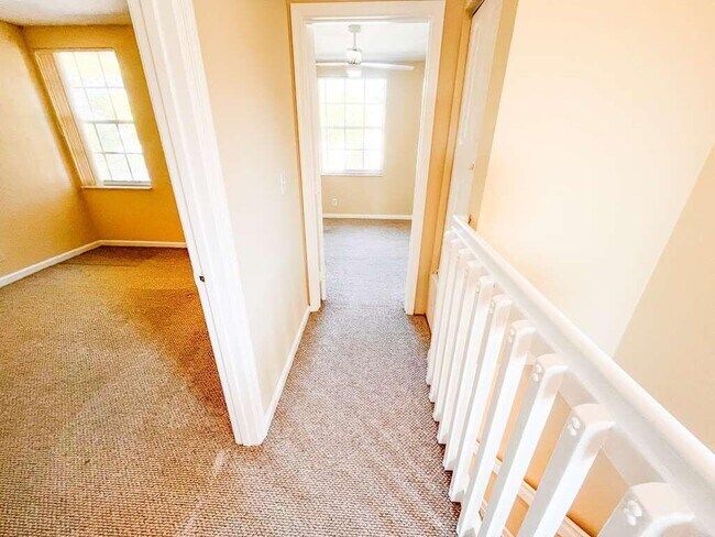 Building Photo - 861 Summit Lake Dr