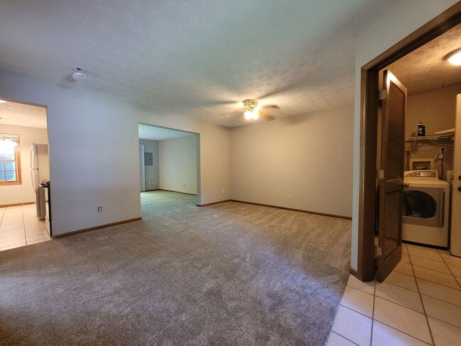 Building Photo - 3 Bedroom, 2.5 Bath Townhouse in Beavercreek!