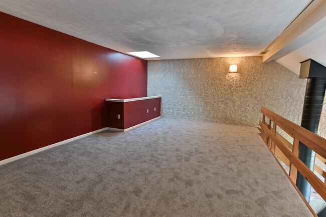 Building Photo - 1073 Lancaster Blvd