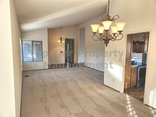 Building Photo - Spacious 4 Bed/2 Bath /1,970 square foot h...