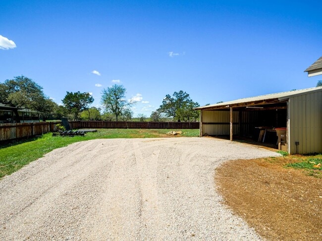 Building Photo - 103 N Ave Q