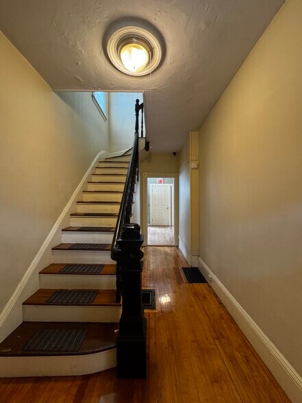 Building Photo - 374 Highland Ave