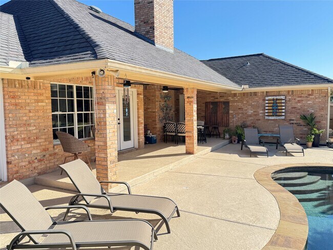 Building Photo - 16003 Escher Rd