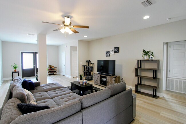 Building Photo - 5438 Lee Farm Blvd