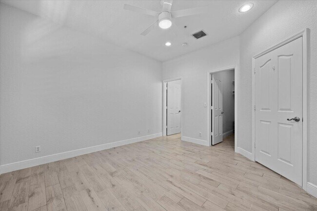 Building Photo - 152 Village Blvd