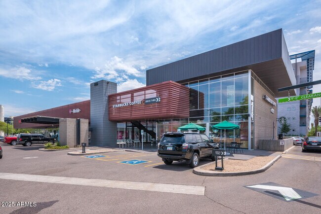 Building Photo - 945 E Playa Del Norte Dr