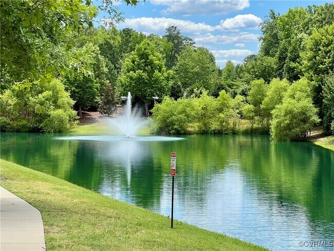 Building Photo - 3924 Village Townes Walk