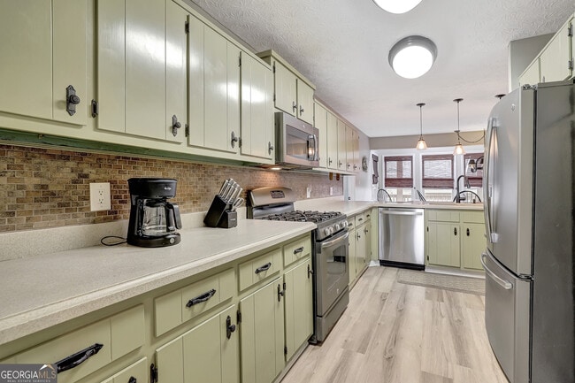 Building Photo - 300 Briarwood Rd