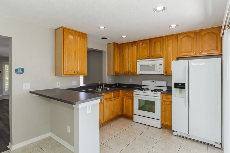 Building Photo - 1818 Horsechestnut Ct