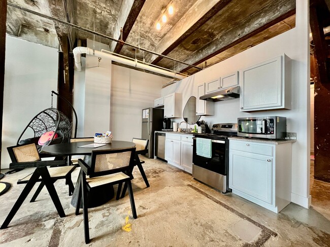 Building Photo - Swanky, Funky, Groovy, loft space Cincinna...
