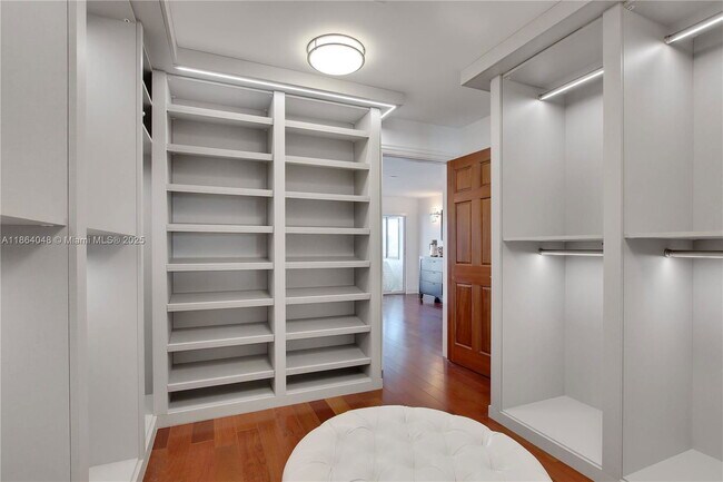 Building Photo - 257 N Coconut Ln